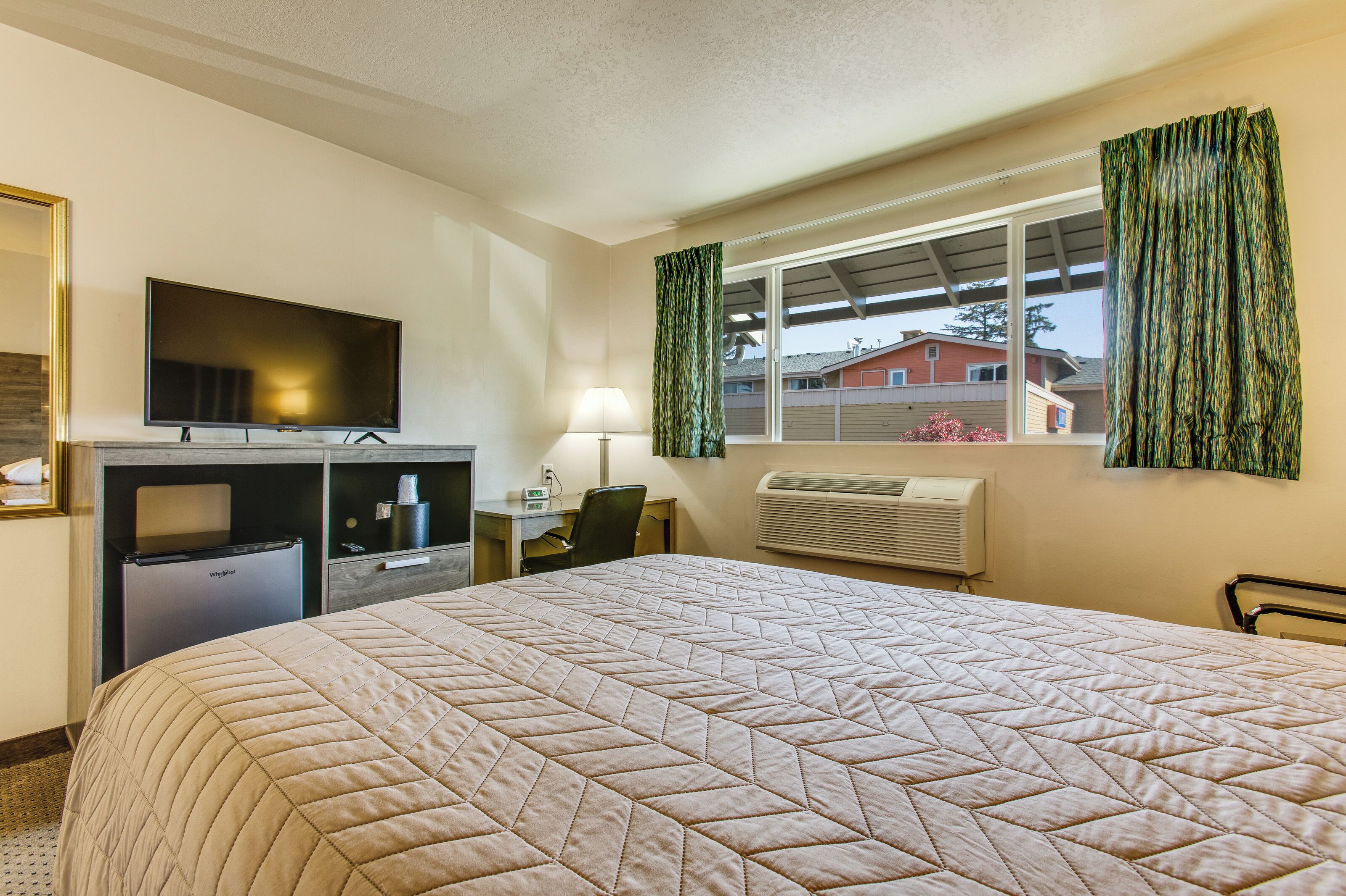 room, 1 queen bed | 1 bedroom, desk, free wifi, bed sheets