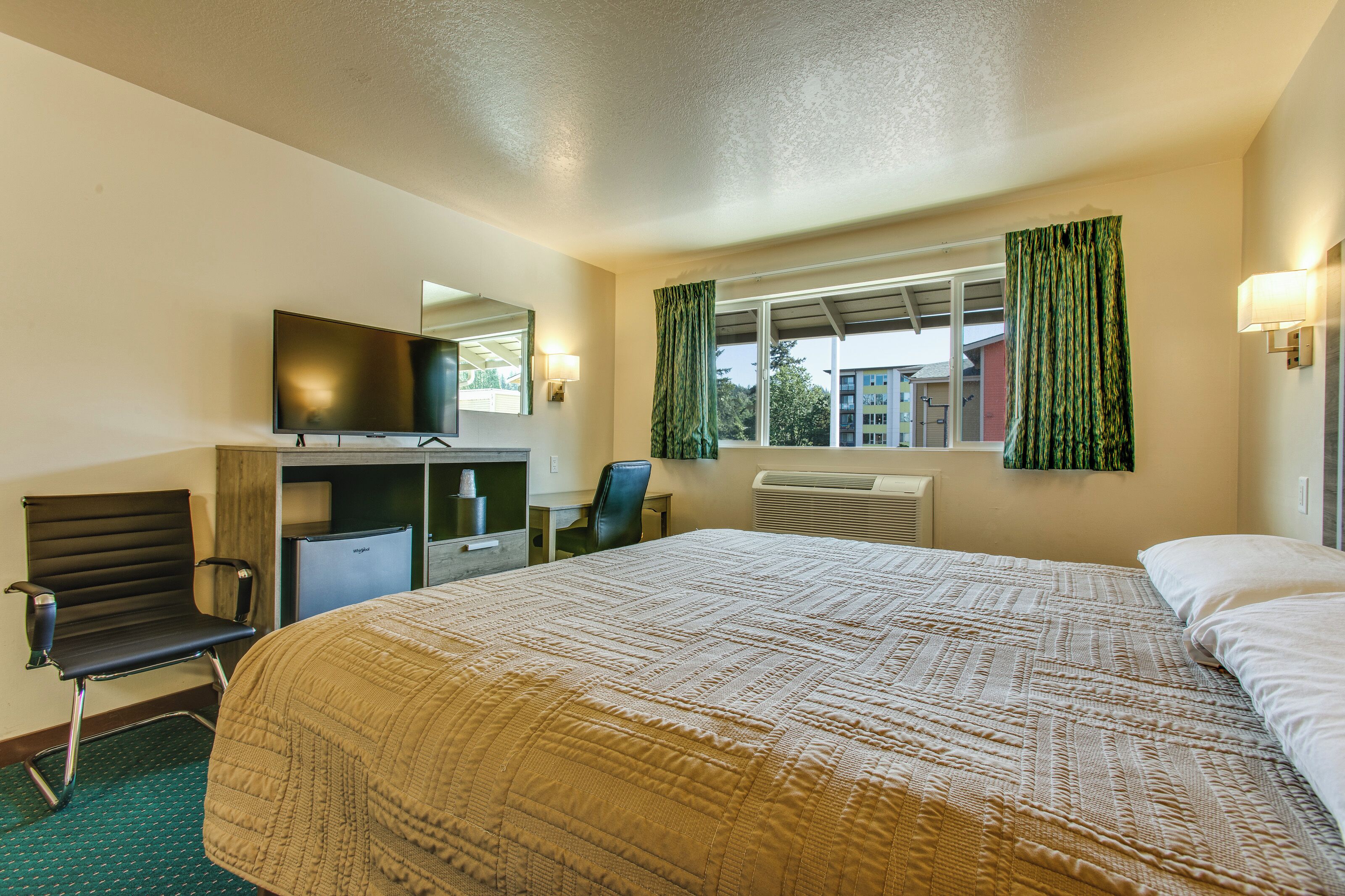 room, 1 king bed | 1 bedroom, desk, free wifi, bed sheets