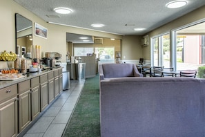 Free daily continental breakfast