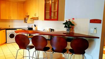 Luxury Apartment, 2 Bedrooms | Private kitchen | Fridge, microwave, oven, stovetop