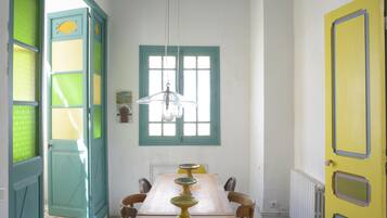 Desayuno a la carta diario (EUR 7 por persona)