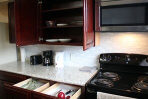 Shared fridge, microwave, eco-friendly cleaning products - Brighton Guesthouse (Walk to Metro) (Seattle)