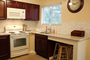 Basic Quadruple Room, 1 Queen Bed, Bathtub | Private kitchen