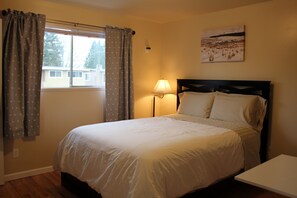 Comfort Double Room, 1 Queen Bed, Private Bathroom | 6 bedrooms, down comforters, individually decorated - Brighton Guesthouse (Walk to Metro) (Seattle)