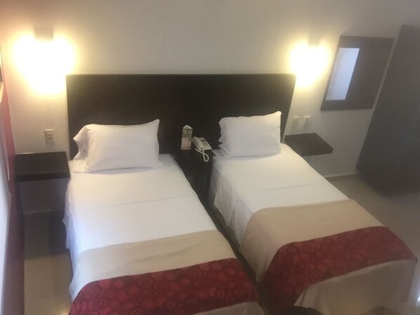 Chambre Double | Coffres-forts dans les chambres, bureau, Wi-Fi gratuit