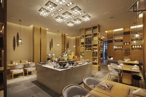 Breakfast, lunch, dinner served; garden views