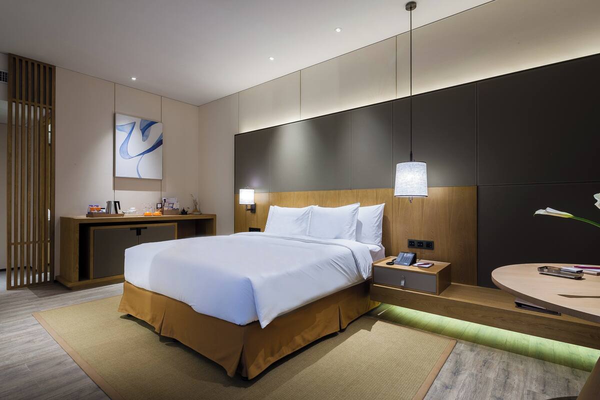 Ropa de cama de alta calidad y minibar 