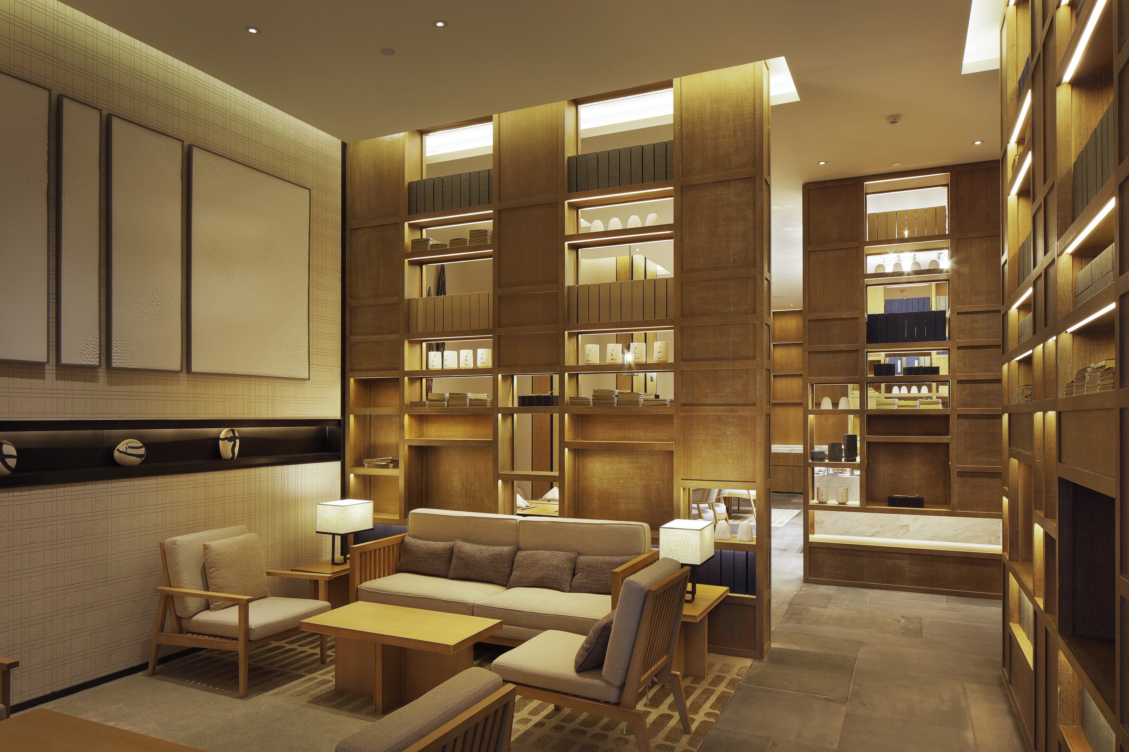 Breakfast, lunch, dinner served; garden views