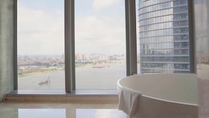 Junior Suite, 1 King Bed (Pearl River View) | Premium bedding, down comforters, pillowtop beds, minibar