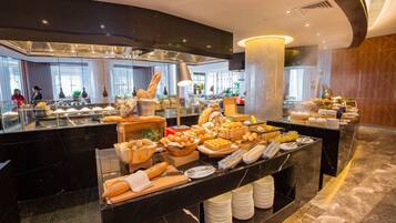 Daily buffet breakfast (CNY 228 per person)