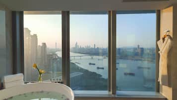 Junior Suite, 1 King Bed (Pearl River View) | View from room