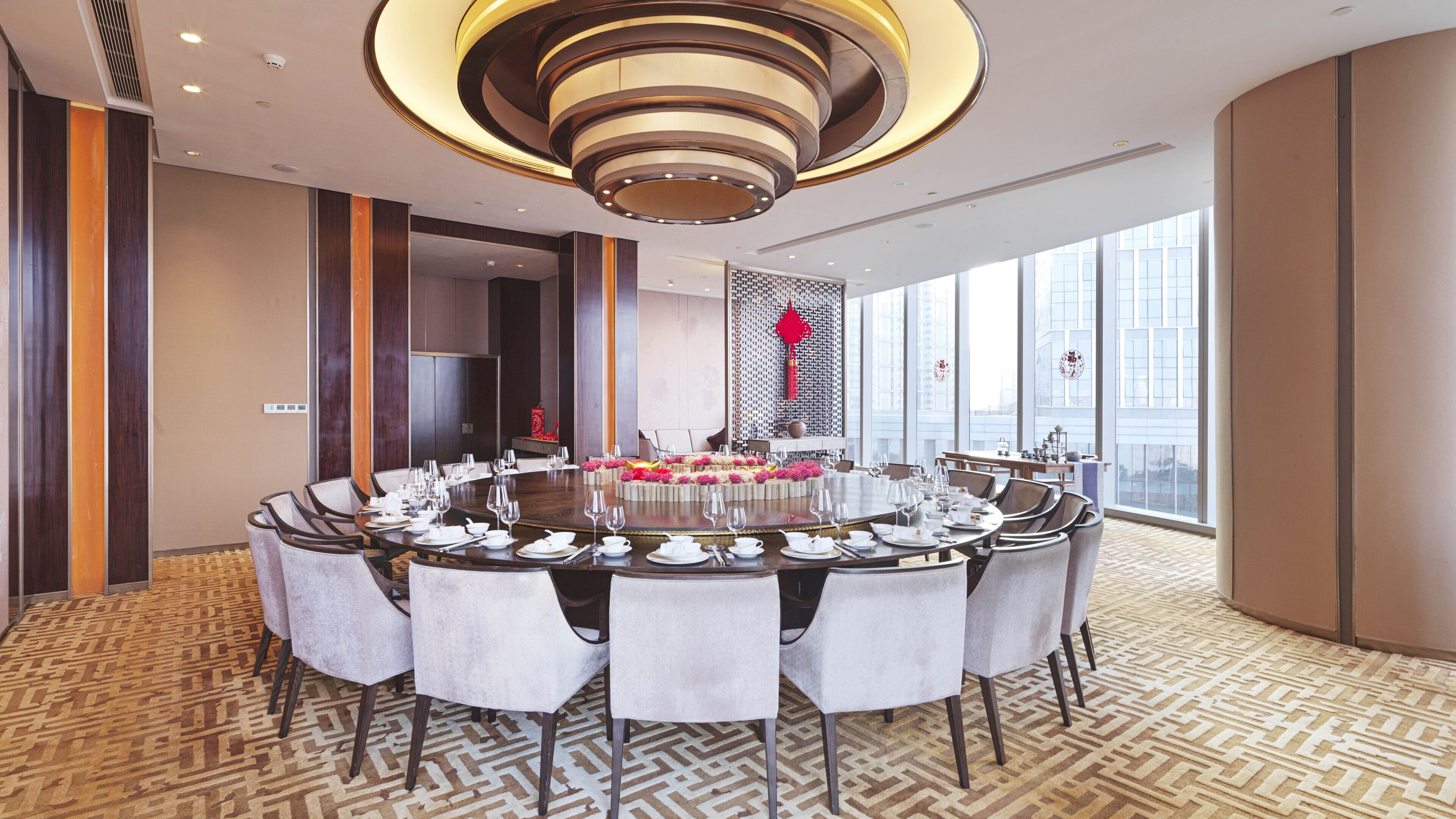 3 restaurants, breakfast, lunch, dinner served; american cuisine