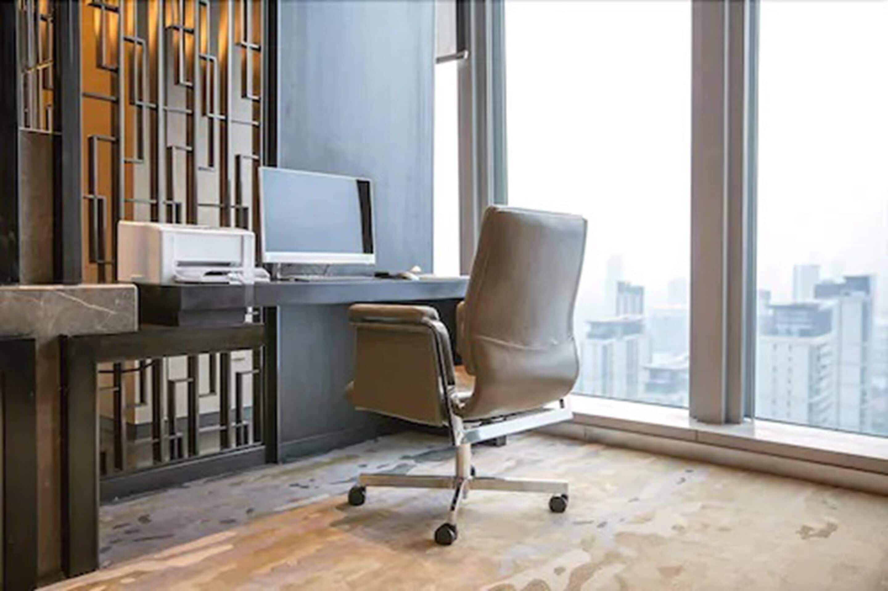 2 bars/lounges, lobby lounge