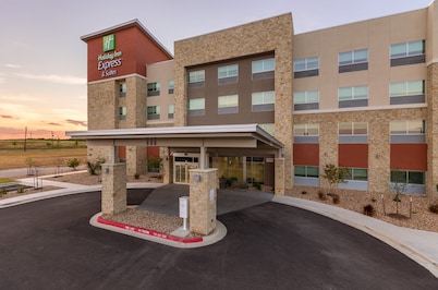 Holiday Inn Express and Suites San Marcos South by IHG
