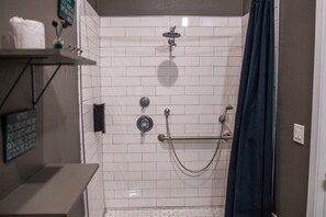 10 Bed Mixed Ensuite Dormitory | Premium bedding, in-room safe, laptop workspace, blackout curtains