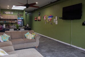 Living area - California Dreams Hostel - Pacific Beach (San Diego)