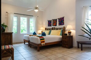 Villa de lujo, planta ejecutiva | 4 dormitorios, caja fuerte, tabla de planchar con plancha