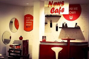 Bar (on property) - News Front One Hotel Surabaya (Sidoarjo)