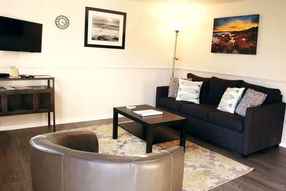 One Bedroom Kitchenette #7 | Living room | Flat-screen TV