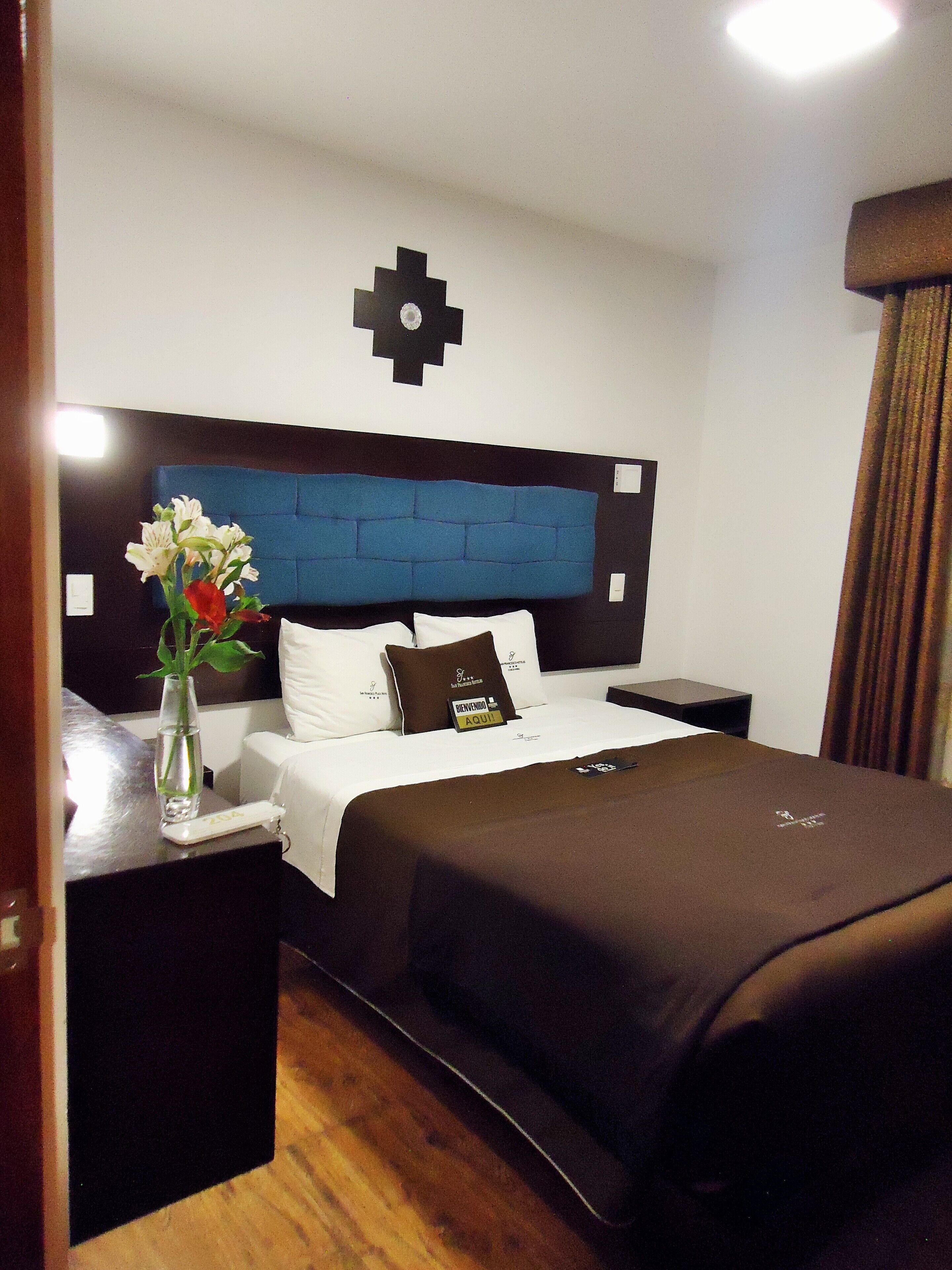 standard double room, 1 queen bed | 1 bedroom, in-room safe, desk, laptop workspace