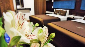 A hotel room with a massage table, a bed, and a TV on the wall. - San Francisco Cusco Hotel (Cusco)