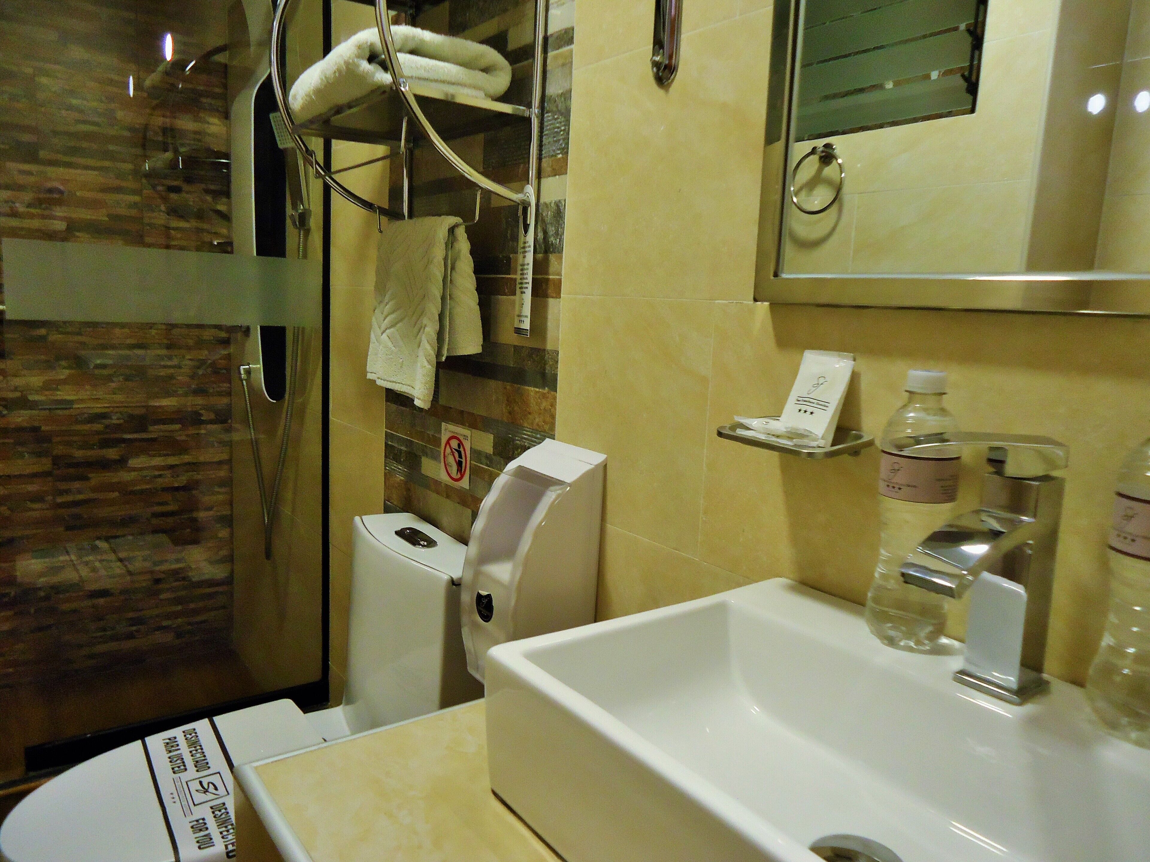 classic twin room | bathroom | shower, rainfall showerhead, free toiletries, hair dryer