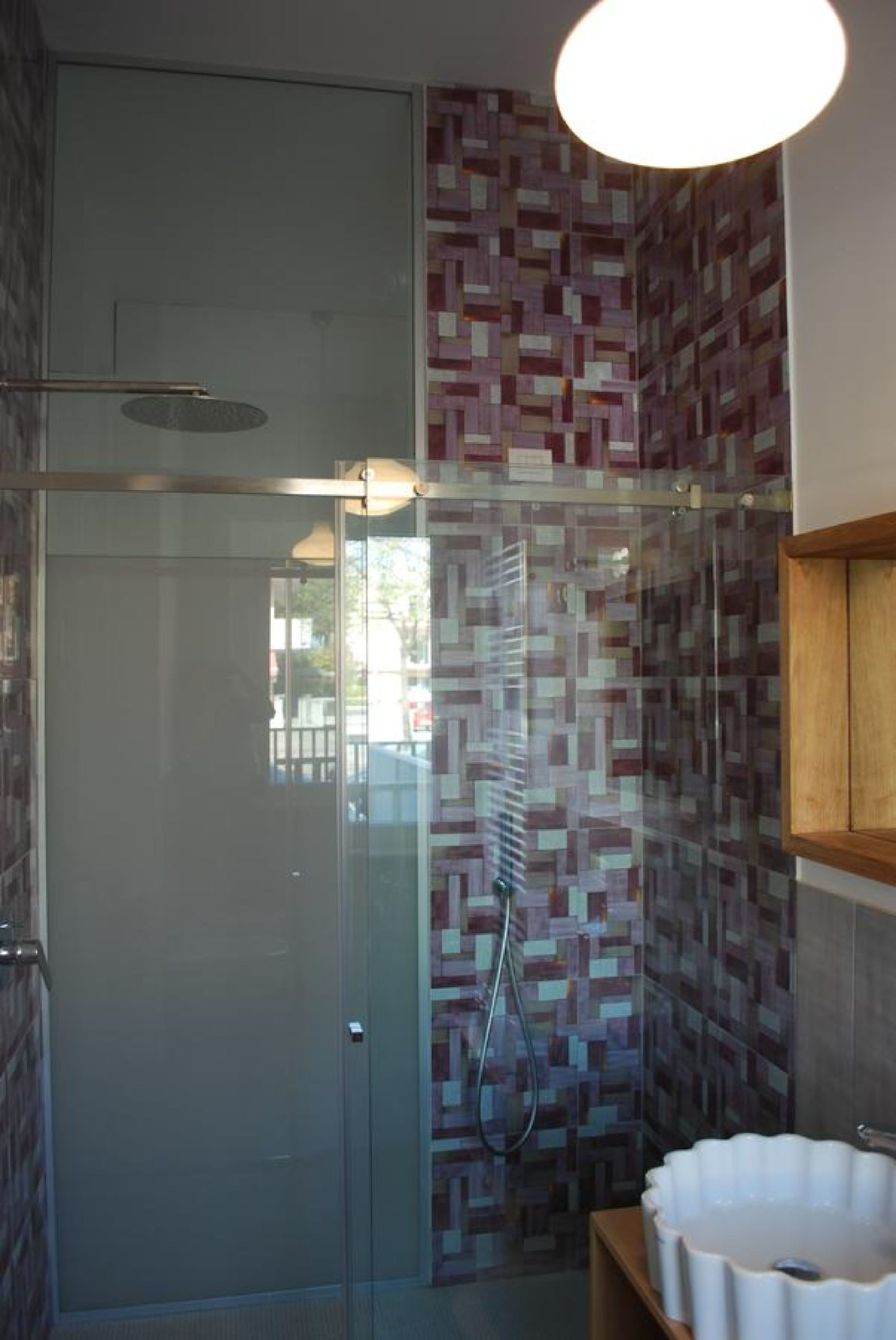 高级三人房 | 浴室 | 淋浴设施、吹风机、坐浴桶、毛巾