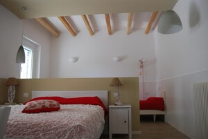 Cunas gratuitas, wifi gratis y ropa de cama 