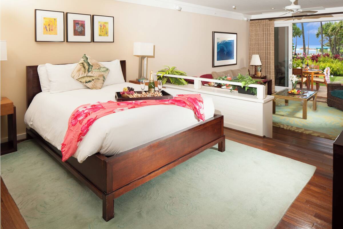 4 bedrooms, premium bedding, down duvets, in-room safe