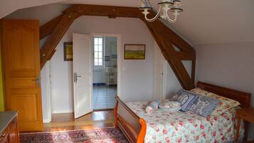 3 slaapkamers, geluiddichte muren, een strijkplank/strijkijzer