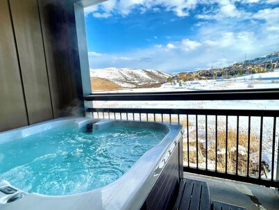 Luxury Condo Park City- Private Hot Tub, Near Ski Resorts, bike trails, & golf.