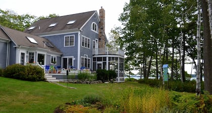 Dramaattinen Oceanfront House w / Yksityinen uimalaita ja -telakka