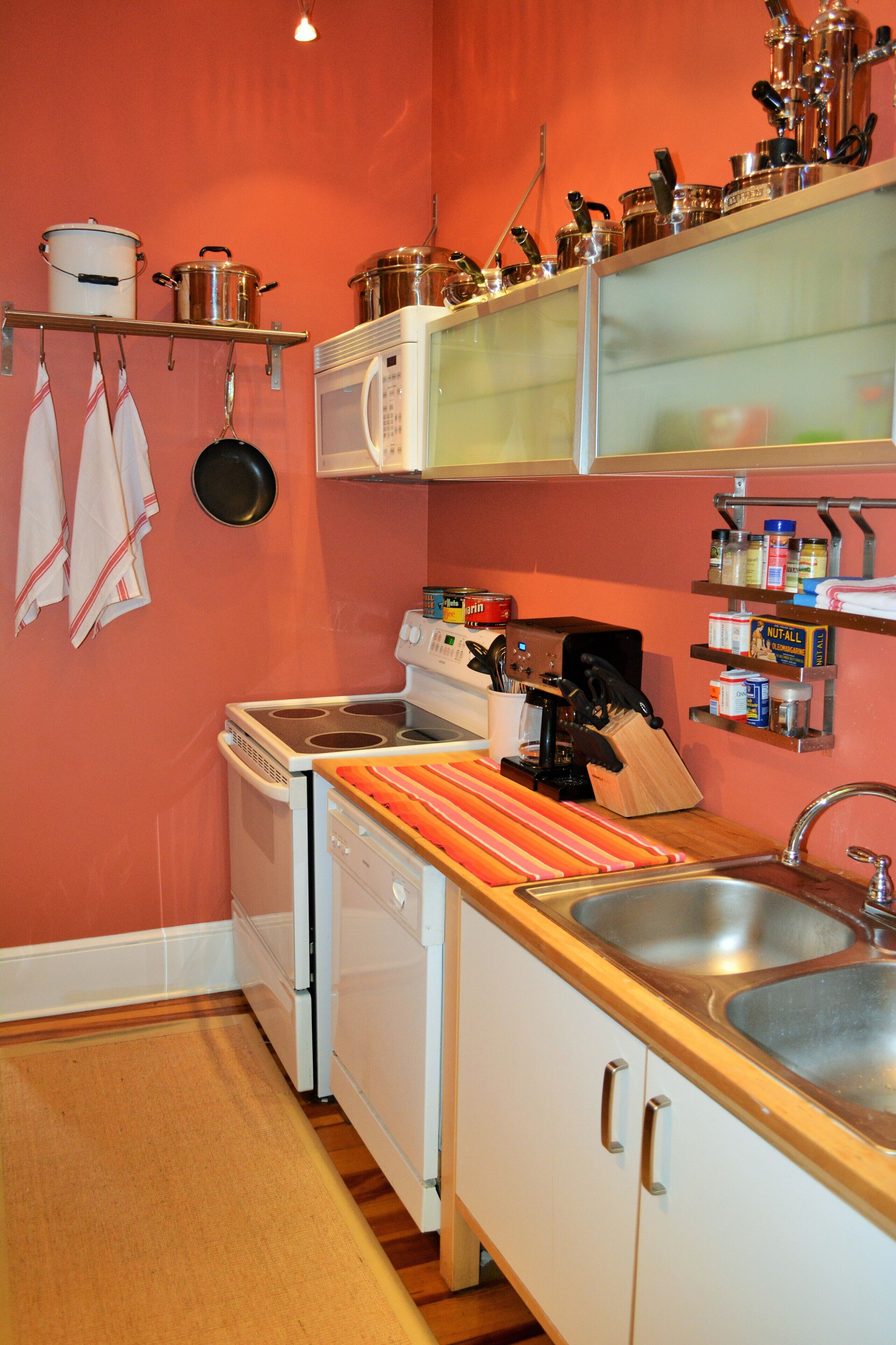 Refrigerador, microondas, horno, placa de cocina