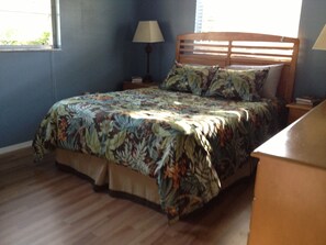 3 bedrooms, desk, iron/ironing board, free WiFi