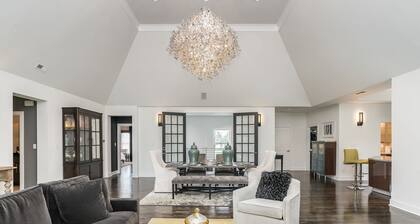 The WhiteHouse ! Your Private Oasis in Carmel