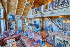 TV, fireplace, Hulu, streaming services - Soaring Hawk The `Ultimate` Log Cabin with EPIC Breathtaking Views|Hot Tub|Pets Welcome (Sautee Nacoochee)