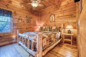 3 bedrooms, iron/ironing board, travel crib, WiFi - Soaring Hawk The `Ultimate` Log Cabin with EPIC Breathtaking Views|Hot Tub|Pets Welcome (Sautee Nacoochee)
