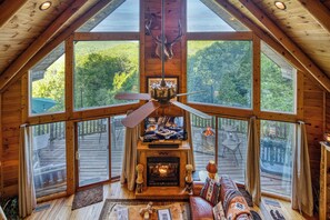 Interior - Soaring Hawk The `Ultimate` Log Cabin with EPIC Breathtaking Views|Hot Tub|Pets Welcome (Sautee Nacoochee)