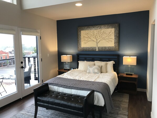 2 makuuhuonetta, memory foam -patjalliset sängyt, silitysrauta/-lauta