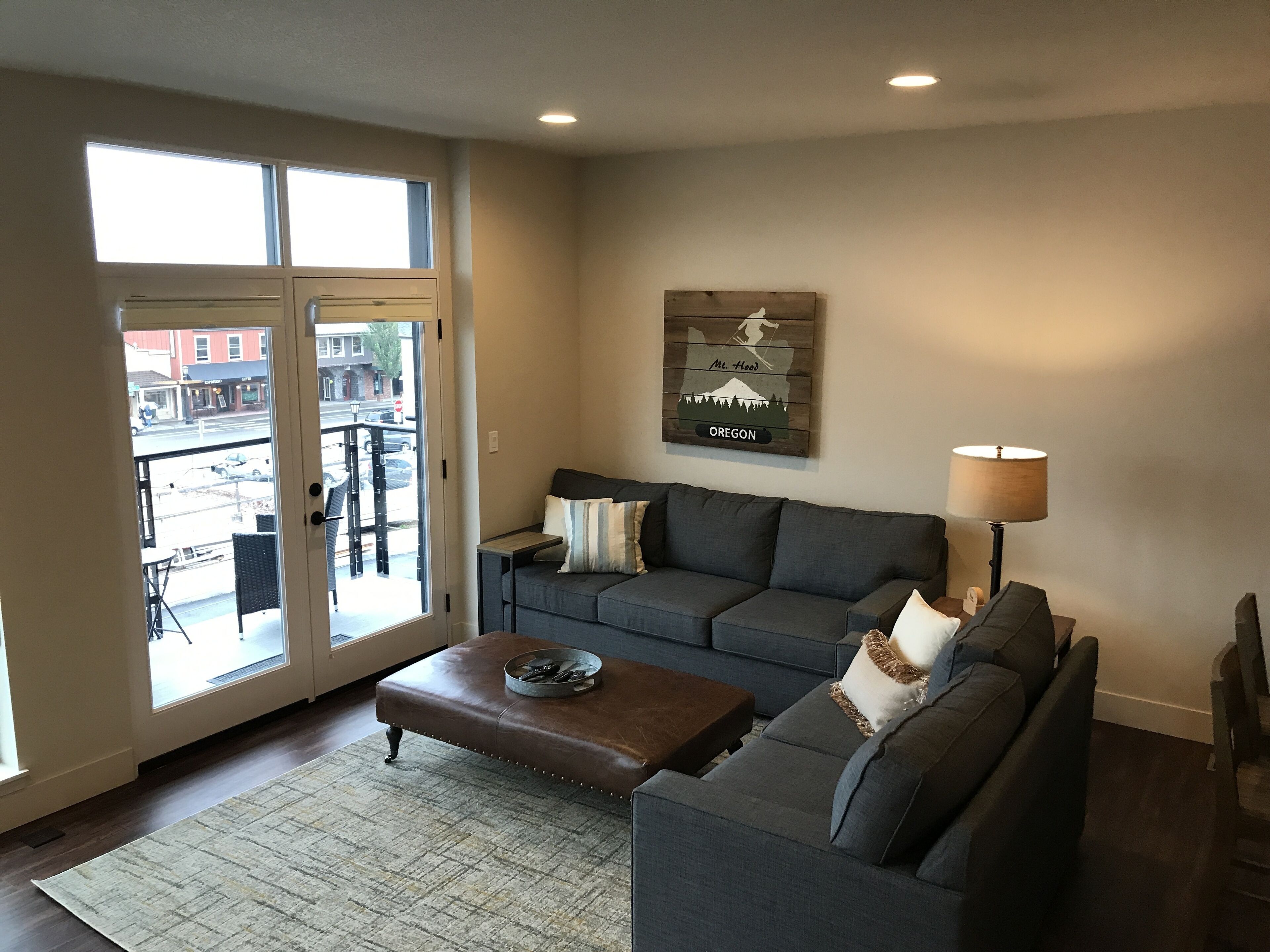 Flat-screen TV, Netflix, DVD player, streaming services