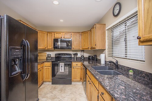 Ihana 3 makuuhuoneen koti 2 poistuu Cardinals-stadionilta Glendale AZ: sta