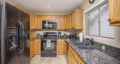 Ihana 3 makuuhuoneen koti 2 poistuu Cardinals-stadionilta Glendale AZ: sta