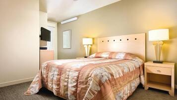 Suite, 3 Bedrooms, Partial Ocean View | 1 bedroom, in-room safe, iron/ironing board, free cribs/infant beds