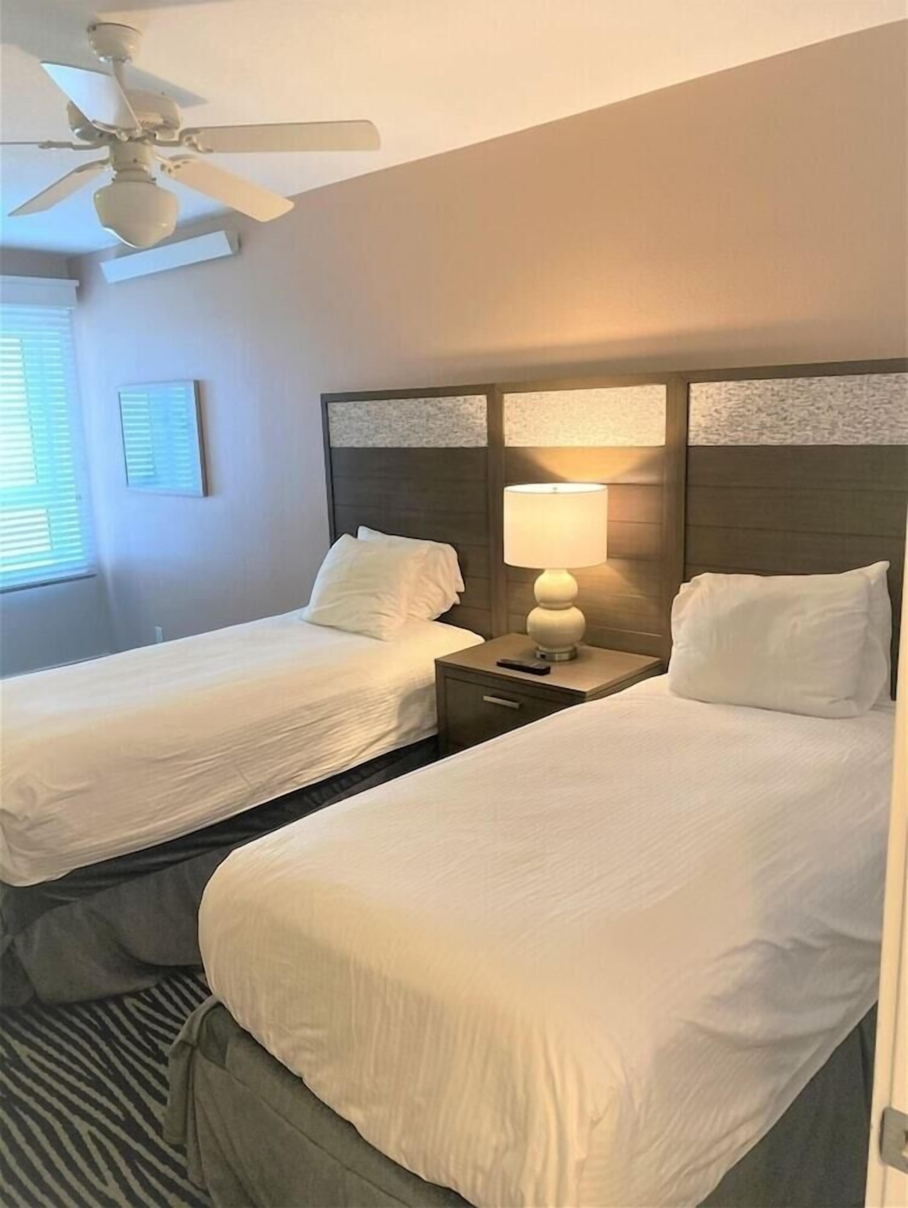 1 makuuhuone, tallelokero huoneessa, silitysrauta/-lauta