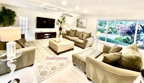 تلفزيون ذكي، مشغل دي في دي، ألعاب للصغار