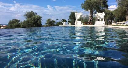 Komplettes Luxusanwesen am Strand in Messonghi, Korfu - mit Koch und Personal