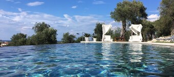 Komplettes Luxusanwesen am Strand in Messonghi, Korfu - mit Koch und Personal