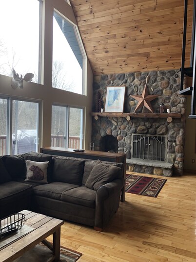 Private 4-bedroom chalet with breathtaking views!