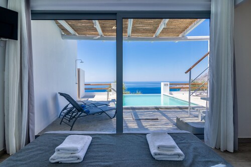 Pyrgos Exclusive 2, Sea View & Private Pool