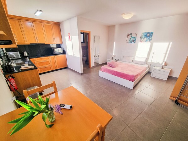 1 chambre, fer et planche à repasser, Wi-Fi, draps fournis